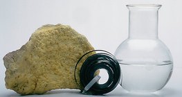 Το θείο, το μαγνήσιο και το αποσταγμένο νερό είναι χημικώς καθαρές ουσίες