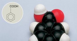 Βενζοϊκό οξύ και μοντέλα του