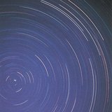 Η φαινομενική μετακίνηση των άστρων γύρω από τον Πολικό αστέρα