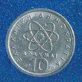 Ελληνικό νόμισμα προς τιμήν του Δημόκριτου