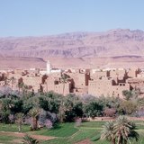 Πόλη στους πρόποδες του Άτλαντα