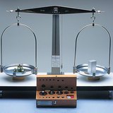 Two-pan balance