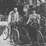 Πιέρ Κιουρί (1859–1906) και Μαρία Κιουρί (1867–1934)