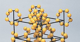 Θείο και μοντέλο κρυστάλλου του