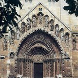 A jáki templom bélletes kapuzata (13. század közepe, román)