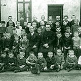 Egy Klebelsberg-iskola diákjai