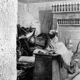 Treasures in Tutankhamun's tomb (an image from the time of its discovery)