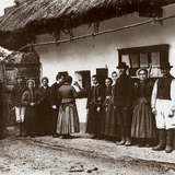Béla Bartók collecting folk songs with a phonograph in Transylvania (1907)