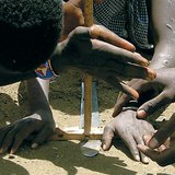 άναμμα φωτιάς με τριβή