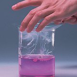 Αντίδραση καλίου σε νερό με φαινολοφθαλεΐνη