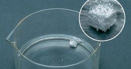 Η αιθανόλη αντιδρά με το νάτριο παράγοντας υδρογόνο