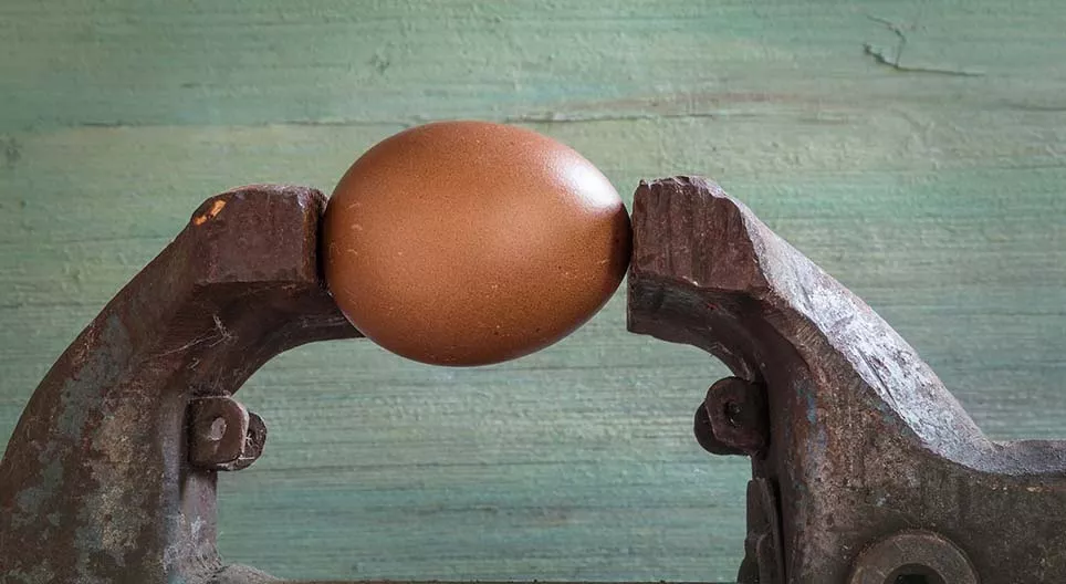 Υπό πίεση...